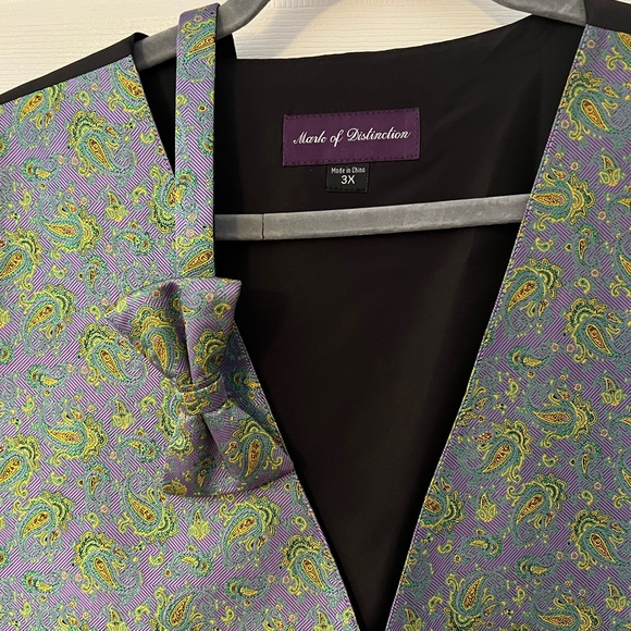 Mark of Distinction Mardi Gras Storm Vest and Bow Tie - Picture 3 of 5